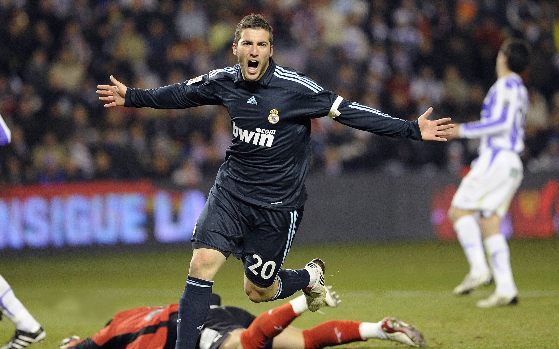 勒沃库森客场惜败,积分暂时稳定,勒沃库森球队